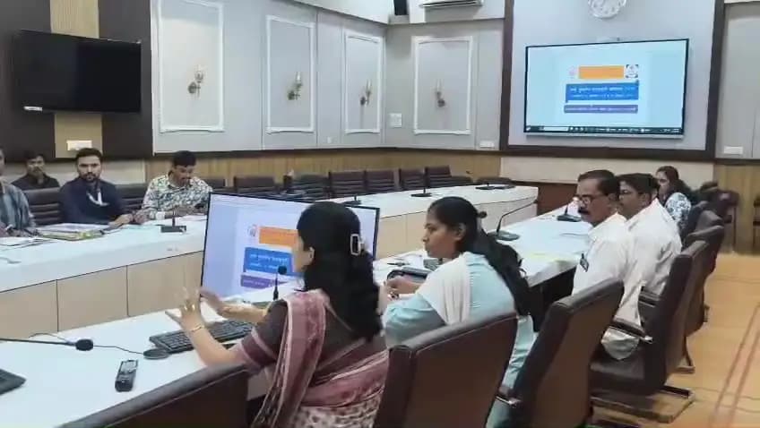 दिनांक 27 जानेवारी 2026 रोजी माननीय जिल्हाधिकारी अमरावती श्री आशिष येरेकर यांनी स्पर्श कुष्ठरोग जनजागृती अभियान यासाठी घेतली बैठक