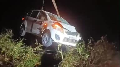 देवेंद्रनगर: देररात्रि देवेंद्रनगर से चोरी की कार लेकर भाग रहे चोर ने 3 लोगों को मारी टक्कर, नुनाही पेट्रोल पंप के पास पलटी कार