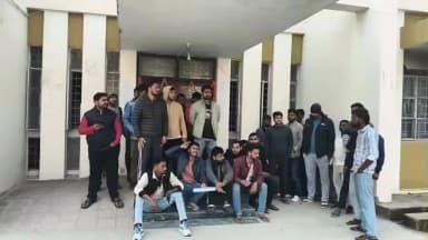 बोध गया: मगध विश्वविद्यालय: फिजियोथैरेपी से निष्कासित छात्र का एडमिट कार्ड जारी होने पर छात्रों ने किया विरोध