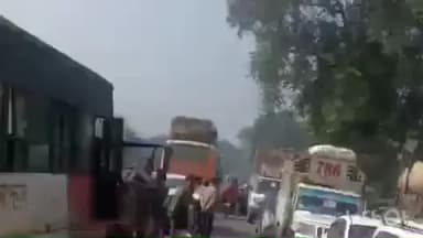 कैसरगंज: घाघरा घाट संजय सेतु पुल पर लगा भीषण लंबा जाम, पुलिस मौके पर मौजूद