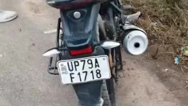 टूंडला: हजरतपुर के पास डिवाइडर से टकराई बाइक, महिला सहित 2 लोग हुए घायल