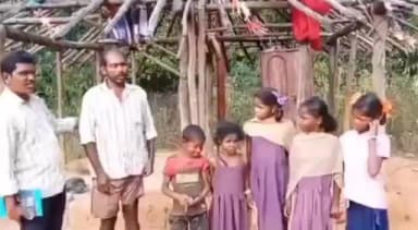 మారేడిమిల్లి మండలం గుడిసెలో కర్రలపాకులోనే కొనసాగుతున్న చదువులు