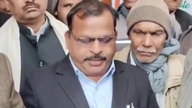 आंवला: आंवला में अधिवक्ताओं ने यूजीसी नियमों के खिलाफ किया प्रदर्शन, राष्ट्रपति के नाम तहसीलदार को सौंपा ज्ञापन