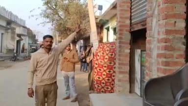 नौगावां सादात: नौगांवा क्षेत्र में अपराधी घटनाओं को रोकने के लिए लगवाए जा रहे सीसीटीवी कैमरे