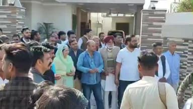 रावतसर: पूर्व पालिका अध्यक्ष नीलम हरवीर सहारण के रावतसर निवास पर कुम्हार कुमावत महासभा के जिला अध्यक्ष का भव्य स्वागत