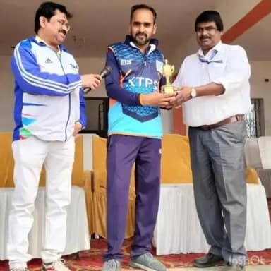 चंदवारा: मुगमा में 43वीं ऑल वैली क्रिकेट टूर्नामेंट जारी, डीवीसी मैथन के तत्वावधान में प्रभात स्टेडियम में आयोजन