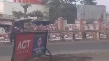 గీసుగొండ: వరంగల్ ఎంజీఎం సెంటర్లో భారీకేడ్స్ అమరించిన వైనం వాహనదారులకు ఇబ్బందులు