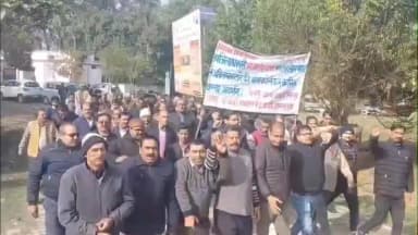 महसी: महसी में अधिवक्ताओं ने कलमबंद हड़ताल की, एसडीएम को हटाने की मांग, अभद्रता पूर्ण व्यवहार का आरोप