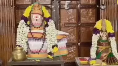 சோளிங்கர்: சோளிங்கர் பகுதியில் உள்ள சோழபுரீஸ்வரர் கோவிலில் ஆறு லட்சம் மதிப்பில் 39 அடி உயர கொடிமரம் நடும் நிகழ்ச்சி நடைபெற்றது