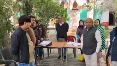 मोठ: एसआईआर अभियान के तहत गुरसरांय के विभिन्न बूथों पर चला कार्य, उपजिलाधिकारी ने पिंक बूथ का किया निरीक्षण