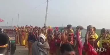 खुसरूपुर: मडवा गांव स्थित देवालय में अखंड कीर्तन के लिए निकाली गई भव्य कलश यात्रा