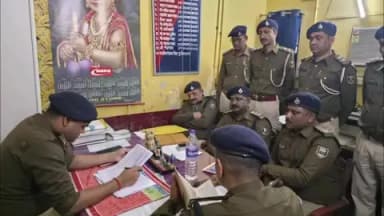 नाथनगर: नाथनगर थाने में लंबित मामलों की समीक्षा, सिटी एसपी ने दिए त्वरित निपटान के निर्देश