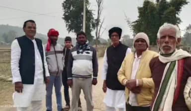 सतबरवा: चलो गांव की ओर कार्यक्रम के तहत सतबरवा के आधा दर्जन गांव में पहुंचे कांग्रेस प्रदेश सचिव, स्थानीय समस्या को जाना