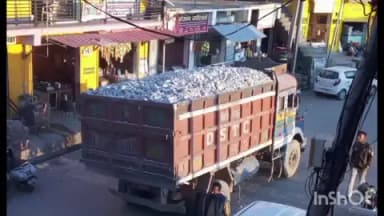 रेणुका: जिला सिरमौर के श्री रेणुका जी में बड़ी गाड़ी ओवरलोड पुलिस प्रशासन कार्रवाई में नाकाम