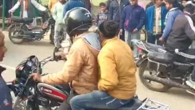 मेजा: औता गांव के समीप बनी पुलिया के पास सड़क धंसी, बाइक चालक अनियंत्रित होकर गिरकर घायल हुआ