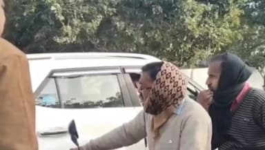 नरवर: पुलिस और BJP विधायक के भाई के बीच धक्कामुक्की, कॉन्स्टेबल बोला- वर्दी उतारूं क्या, फांसी लगा देना