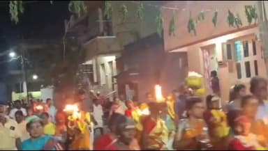 சுரண்டை அழகு மாரியம்மன் திருக்கோவில் தை திருவிழாவை முன்னிட்டு அக்னி சட்டி எடுத்து ஊர்வலம் நடந்தது