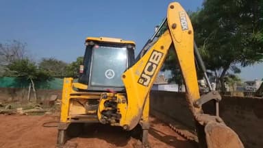 नरवर: वन विभाग ने ग्राम सुल्तानपुर वन क्षेत्र में अवैध खनन करने पहुंची जेसीबी व ट्रैक्टर ट्रॉली को किया ज़ब्त