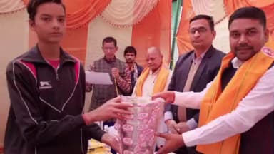 सहार: गुलजारपुर में दुग्ध उत्पादक किसानों का सम्मान, बोनस वितरण से पशुपालकों के चेहरे खिले, प्रखंड विकास पदाधिकारी रहे अतिथि