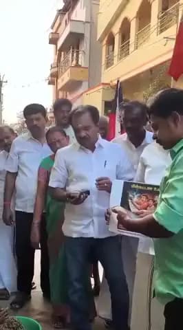 சுரண்டை நகர அதிமுக சார்பில் தேர்தல் பிரச்சார இயக்கம் இன்று நடந்தது நிகழ்ச்சியில் தென்காசி தெற்கு மாவட்ட அதிமுக செயலாளர் செல்வ மோகன்தாஸ் பாண்டியன்