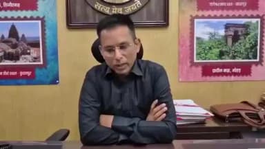 दमयंती नगर: शहीद दिवस पर 2 मिनट का मौन, कलेक्टर सुधीर कुमार कोचर ने ज़िलेवासियों से श्रद्धांजलि की अपील की