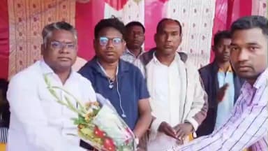 धालभूमगढ़: केंदबनी में फुटबॉल व पाता नाच प्रतियोगिता का आयोजन, विधायक सोमेश सोरेन भी शामिल हुए