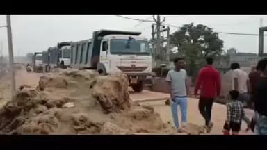 जयनगर: ग्रामीणों ने बांध पर बॉस बल्ला लगाकर किया जाम, ठेकेदार के आने पर हटाया