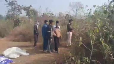बगोदर: बेको के बंगाली पुल के पास जंगल में मिली महिला का अधजला शव, पुलिस जांच में जुटी