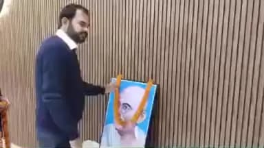 ज्ञानपुर: शहीद स्मृति दिवस पर कलेक्ट्रेट में दी गई श्रद्धांजलि