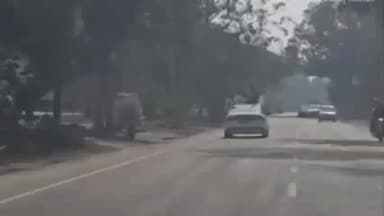 नौगावां सादात: नौगांवा क्षेत्र में कार से खतरनाक स्टंट करते युवकों का वीडियो हुआ वायरल