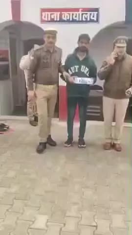 जसराना: भूत चौराहा के पास पुलिस ने एक आरोपी को अवैध तमंचा और कारतूस के साथ किया गिरफ्तार