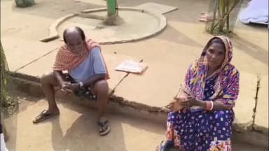 ଲକ୍ଷ୍ମୀପୁର: ମା ର ମୃତ୍ୟୁ ପରେ ବି ମୁହଁ ଚାହିଁଲେନି ଜନ୍ମିତ ପୁଅ ଝିଅ । ଏଭଳି ଘଟଣା ଦେଖିବାକୁ ମିଳିଛି କୋରାପୁଟ ଜିଲ୍ଲା ଦସମନ୍ତପୁର ଗାଁ ରେ।