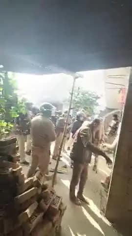 devtalab mauganj naduyia no 1 yahan Ghar girwane Aaye Hain SDM SDOP tehsildar