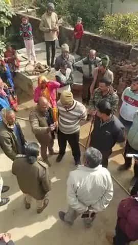 devtalab mauganj naduyia no 1 yahan police officer aaye the AUR SDOP SDM BHI YEHA TE tahsildar se ghr girbane aaye the