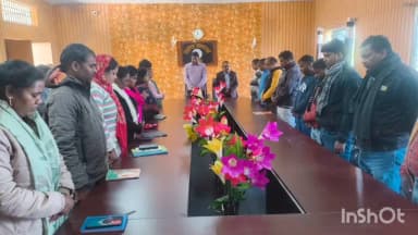 गारू: गारु प्रखंड कार्यालय में स्वतंत्रता सेनानियों को श्रद्धांजलि दी गई