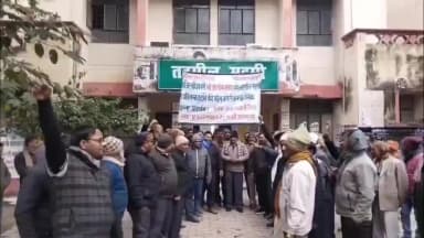 महसी: महसी में अधिवक्ताओं का कलमबंद हड़ताल तीसरे दिन भी जारी, एसडीएम को हटाने की मांग, अभद्रता पूर्ण व्यवहार का आरोप