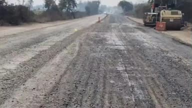 खंडाळा: सातारा–लोणंद मार्गावरील रस्त्याचे काम सुरू; वाहतूक संथगतीने