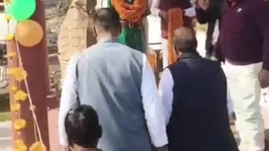 सगड़ी: पूनापार में वीरचक्र विजेता अमर शहीद सौदागर सिंह के शहीद दिवस पर श्रद्धांजलि सभा आयोजित, कारागार मंत्री ने दी श्रद्धांजलि