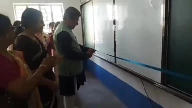 মঙ্গলকোট: স্মার্ট ক্লাস রুম পেল মঙ্গলকোটের কৈচর ষোড়শীবালা বালিকা বিদ্যামন্দির, উদ্বোধন করলেন বিধায়ক অপূর্ব চৌধুরী