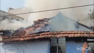 చొప్పదండి: చొప్పదండి జరిగిన అగ్నిప్రమాదంలో బొడిగే వెంకటేష్ అనే గ్రామస్థుడి ఇల్లు పూర్తి దగ్ధం, కరెంట్ షాక్ సర్క్యూట్ వల్లే ప్రమాదం