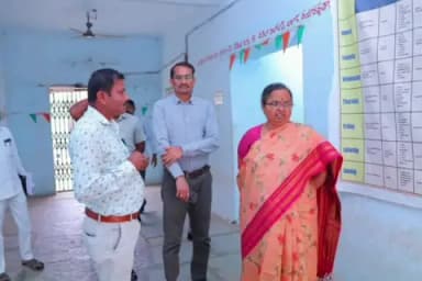 హుస్నాబాద్: హుస్నాబాద్ పట్టణంలోని బీసీ బాలుర వసతి గృహాన్ని ఆకస్మికంగా తనిఖీ చేసిన జిల్లా కలెక్టర్ హైమావతి