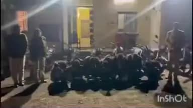 बमोरी: ऊमरी क्षेत्र में जुए के अड्डे पर पुलिस की छापेमारी, 8 जुआरी गिरफ्तार, ₹10,800 नगद, 6 मोबाइल और 8 मोटरसाइकिल जब्त