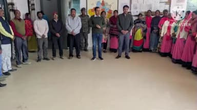 घाघरा: घाघरा ब्लॉक परिसर में शहीद दिवस पर श्रद्धांजलि सभा का आयोजन, बीडीओ हुए शामिल