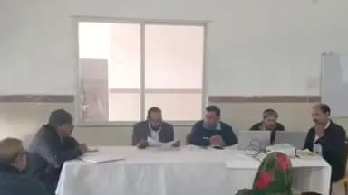 बरेली: कलेक्टर अरुण कुमार विश्वकर्मा के निर्देश पर सीएमएचओ डॉ मांडरे ने बरेली में डॉक्टरों और स्वास्थ्य अमले की बैठक ली