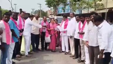 సూర్యాపేట: సూర్యాపేటలో అమరవీరుడు కల్నల్ సంతోష్ బాబు తల్లి నామినేషన్