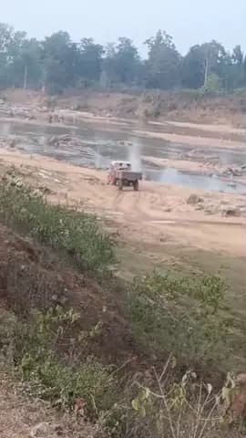 tahsildar dwara Koi kaarvayi nahin hona Kisi ek Ko target karke kaarvayi karna sabhi Ko chhod dena