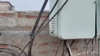 बैरगनियां: बैरगनिया वार्ड 20 में जानलेवा खुला बिजली तार बना खतरा, शिकायत के बाद भी नहीं हुई कार्रवाई