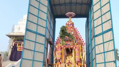 ஸ்ரீபெரும்புதூர்: மதுரமங்கலம் கிராமத்தில் அருள்மிகு கமலவல்லி சமேத வைகுண்ட பெருமாள் திருக்கோவிலில் திருத்தேர் உற்சவம் நடைபெற்றது