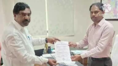 ఘన్పూర్ స్టేషన్: జనగాం అదనపు కలెక్టర్ పింకేష్ కుమార్ ను కలిసి బీఫారాలు ఇచ్చేందుకు అవసరమైన అథరైజేషన్ పత్రాలు సమర్పించిన మాజీ MLA రాజయ్య