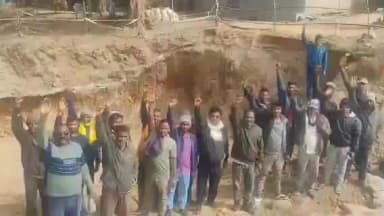 सतबरवा: दुलसुलमा में दो जगह नहर खोदकर छोड़ने से बढ़ी परेशानी, लोगों ने किया विरोध-प्रदर्शन